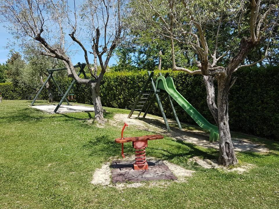Agriturismo Fiore Di Campo 페르모 외부 사진