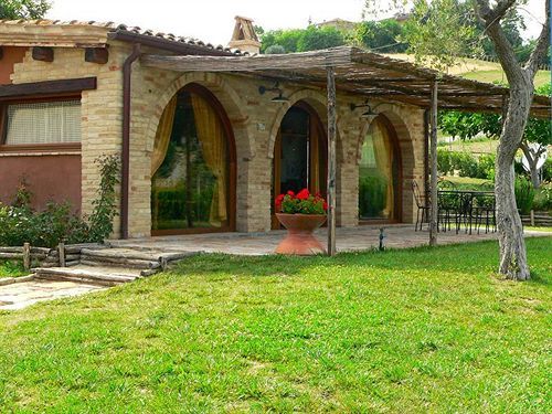 Agriturismo Fiore Di Campo 페르모 외부 사진